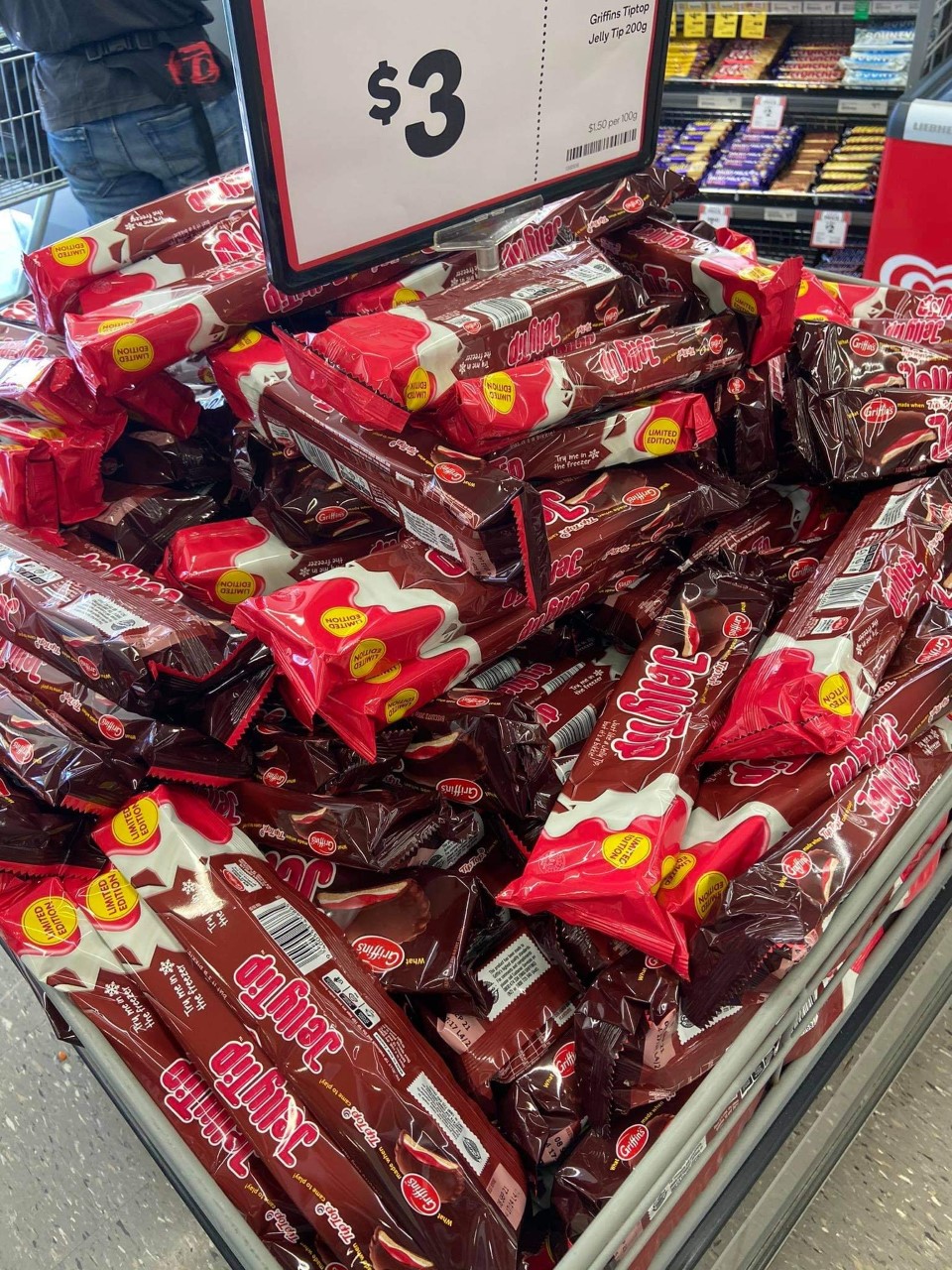 Tip Top Ice Cream and Griffin’s have teamed up again to bring us Jelly Tip Biscuits